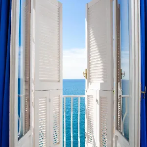 https://donna-giulia.hotels-amalfi.com